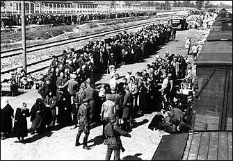 27 январь 2016 г., Барнаул   Кадры, запечатлевшие трагедию Освенцима