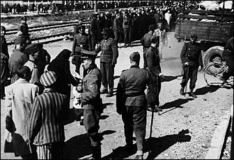 27 январь 2016 г., Барнаул   Кадры, запечатлевшие трагедию Освенцима