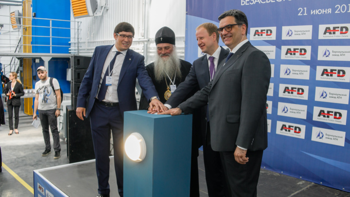 21 июня 2018 года   Барнаульский  завод АТИ торжественно открыл  цех  по  производству  безасбестовой тормозной колодки.