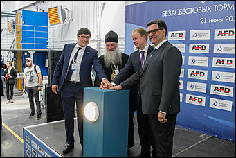 21 июня 2018 года   Барнаульский  завод АТИ торжественно открыл  цех  по  производству  безасбестовой тормозной колодки.