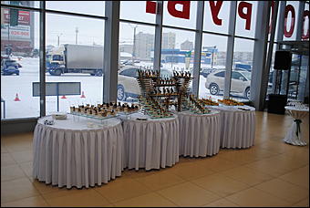    Салон «Автомагистраль» презентовал обновленный УАЗ «Патриот» и вручил ключи первым  покупателям