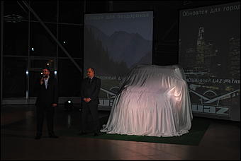    Салон «Автомагистраль» презентовал обновленный УАЗ «Патриот» и вручил ключи первым  покупателям