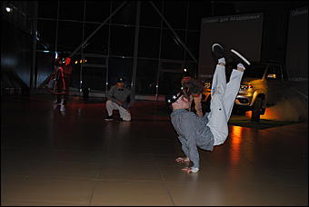    Салон «Автомагистраль» презентовал обновленный УАЗ «Патриот» и вручил ключи первым  покупателям