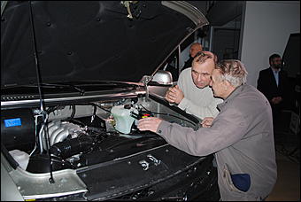    Салон «Автомагистраль» презентовал обновленный УАЗ «Патриот» и вручил ключи первым  покупателям