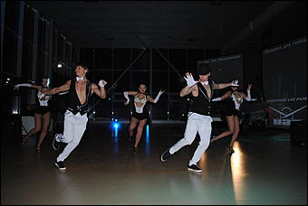    Салон «Автомагистраль» презентовал обновленный УАЗ «Патриот» и вручил ключи первым  покупателям