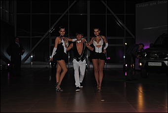    Салон «Автомагистраль» презентовал обновленный УАЗ «Патриот» и вручил ключи первым  покупателям