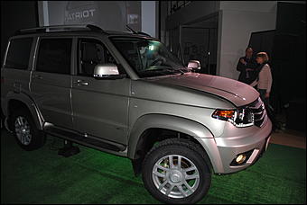    Салон «Автомагистраль» презентовал обновленный УАЗ «Патриот» и вручил ключи первым  покупателям