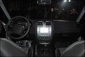    Салон «Автомагистраль» презентовал обновленный УАЗ «Патриот» и вручил ключи первым  покупателям