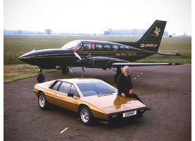   Автомобилю-цветку 60 лет (Lotus) 