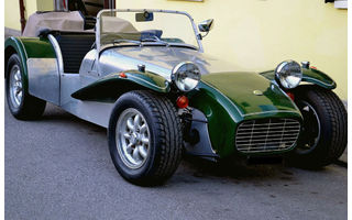   Автомобилю-цветку 60 лет (Lotus) 