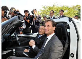   Автомобилю-цветку 60 лет (Lotus) 