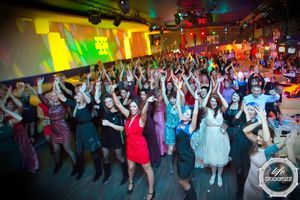   Автосалон Mitsubishi Автоцентра АНТ поздравил сеть фитнес-клубов Сафари с днем рождения!