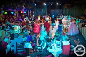   Автосалон Mitsubishi Автоцентра АНТ поздравил сеть фитнес-клубов Сафари с днем рождения!