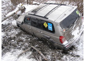  19 ноября 2011 года в окрестностях города Барнаула клуб "Алтай 4х4" провел компакт ТРОФИ &laquo;Корпорация МОНСТРОВ&raquo; 
