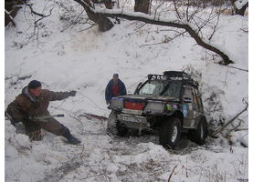   19 ноября 2011 года в окрестностях города Барнаула клуб "Алтай 4х4" провел компакт ТРОФИ «Корпорация МОНСТРОВ» 
