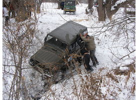   19 ноября 2011 года в окрестностях города Барнаула клуб "Алтай 4х4" провел компакт ТРОФИ «Корпорация МОНСТРОВ» 
