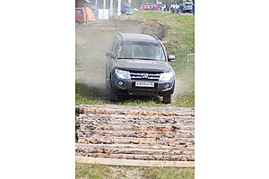   Автоцентр АНТ официальный дилер автомобилей Mitsubishi провел экстремальный тест-драйв легендарных японских внедорожников