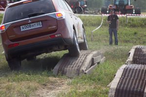   Автоцентр АНТ официальный дилер автомобилей Mitsubishi провел экстремальный тест-драйв легендарных японских внедорожников