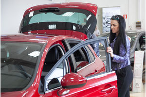   Юбилейный автомобиль Citroen вручили в Автоцентре АНТ