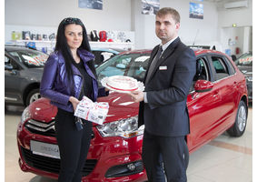   Юбилейный автомобиль Citroen вручили в Автоцентре АНТ