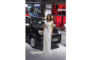   Автосалон в Париже: лучшие девушки Франции (auto.mail.ru)