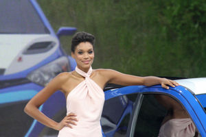   Автосалон в Париже: лучшие девушки Франции (auto.mail.ru)