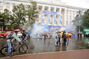   Автоцентр АНТ поздравил жителей с Днем города!