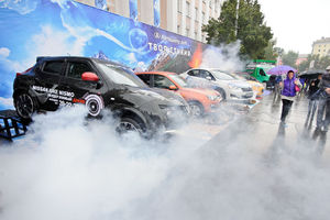   Автоцентр АНТ поздравил жителей с Днем города!