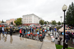   Автоцентр АНТ поздравил жителей с Днем города!