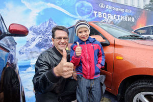   Автоцентр АНТ поздравил жителей с Днем города!