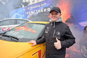   Автоцентр АНТ поздравил жителей с Днем города!