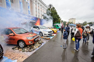   Автоцентр АНТ поздравил жителей с Днем города!