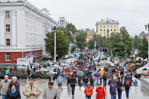   Автоцентр АНТ поздравил жителей с Днем города!