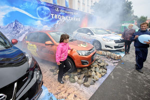   Автоцентр АНТ поздравил жителей с Днем города!