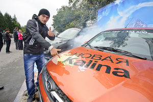   Автоцентр АНТ поздравил жителей с Днем города!