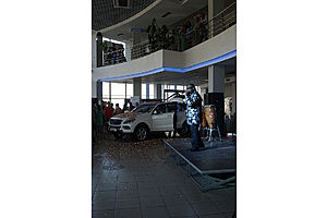     Презентация  нового поколения  премиального кроссовера Mercedes-Benz M-Класса, 31 мая дилерский центр Mercedes-Benz в Барнауле а автосалоне «ПМ-Авто» 
