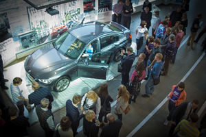   НОВЫЙ BMW 3 СЕРИИ. Автосалон "Дикси", официальный дилер BMW представил новое поколение победителей.