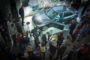   НОВЫЙ BMW 3 СЕРИИ. Автосалон "Дикси", официальный дилер BMW представил новое поколение победителей.