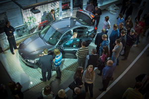   НОВЫЙ BMW 3 СЕРИИ. Автосалон "Дикси", официальный дилер BMW представил новое поколение победителей.