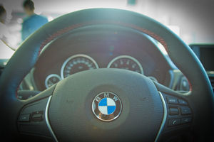   НОВЫЙ BMW 3 СЕРИИ. Автосалон "Дикси", официальный дилер BMW представил новое поколение победителей.