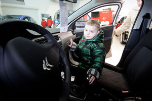   Новинка от Автоцентра АНТ – Citroen C-Elysee от 455 900 рублей – понравилась барнаульцам!

 