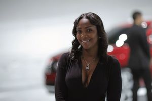   Девушки автосалона в Нью-Йорке 2012