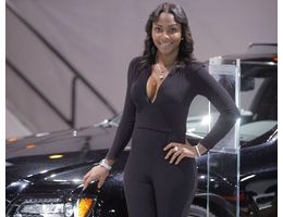   Девушки автосалона в Нью-Йорке 2012