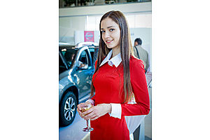   "Автоцентр АНТ официальный дилер Nissan 5 июня представил публике новый Nissan Terrano" 