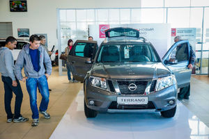   "Автоцентр АНТ официальный дилер Nissan 5 июня представил публике новый Nissan Terrano" 