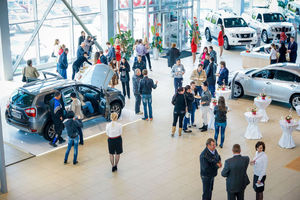   "Автоцентр АНТ официальный дилер Nissan 5 июня представил публике новый Nissan Terrano" 