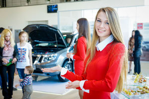   "Автоцентр АНТ официальный дилер Nissan 5 июня представил публике новый Nissan Terrano" 