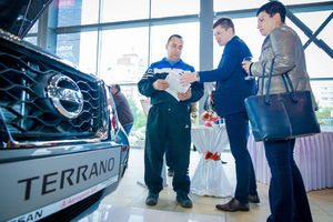   "Автоцентр АНТ официальный дилер Nissan 5 июня представил публике новый Nissan Terrano" 