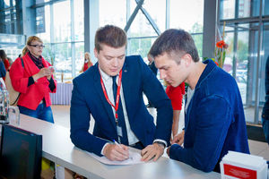   "Автоцентр АНТ официальный дилер Nissan 5 июня представил публике новый Nissan Terrano" 