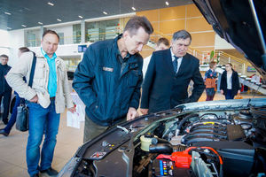   "Автоцентр АНТ официальный дилер Nissan 5 июня представил публике новый Nissan Terrano" 